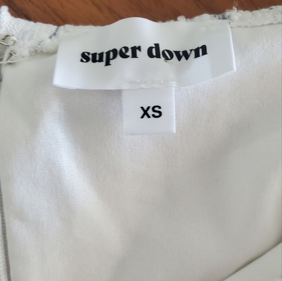 NWOT Superdown Sarah ruffled Off Shoulder wrap Romper Shorts size XS - Picture 8 of 9